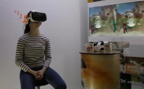 国外推出的一款VR简易投屏电视展台