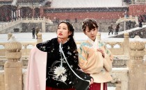 北京故宫-古装美女VR雪景高清漫游