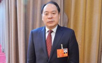 全国人大代表、江西省工信委党组书记、主任杨贵平： VR产业将成为经济发展新引擎